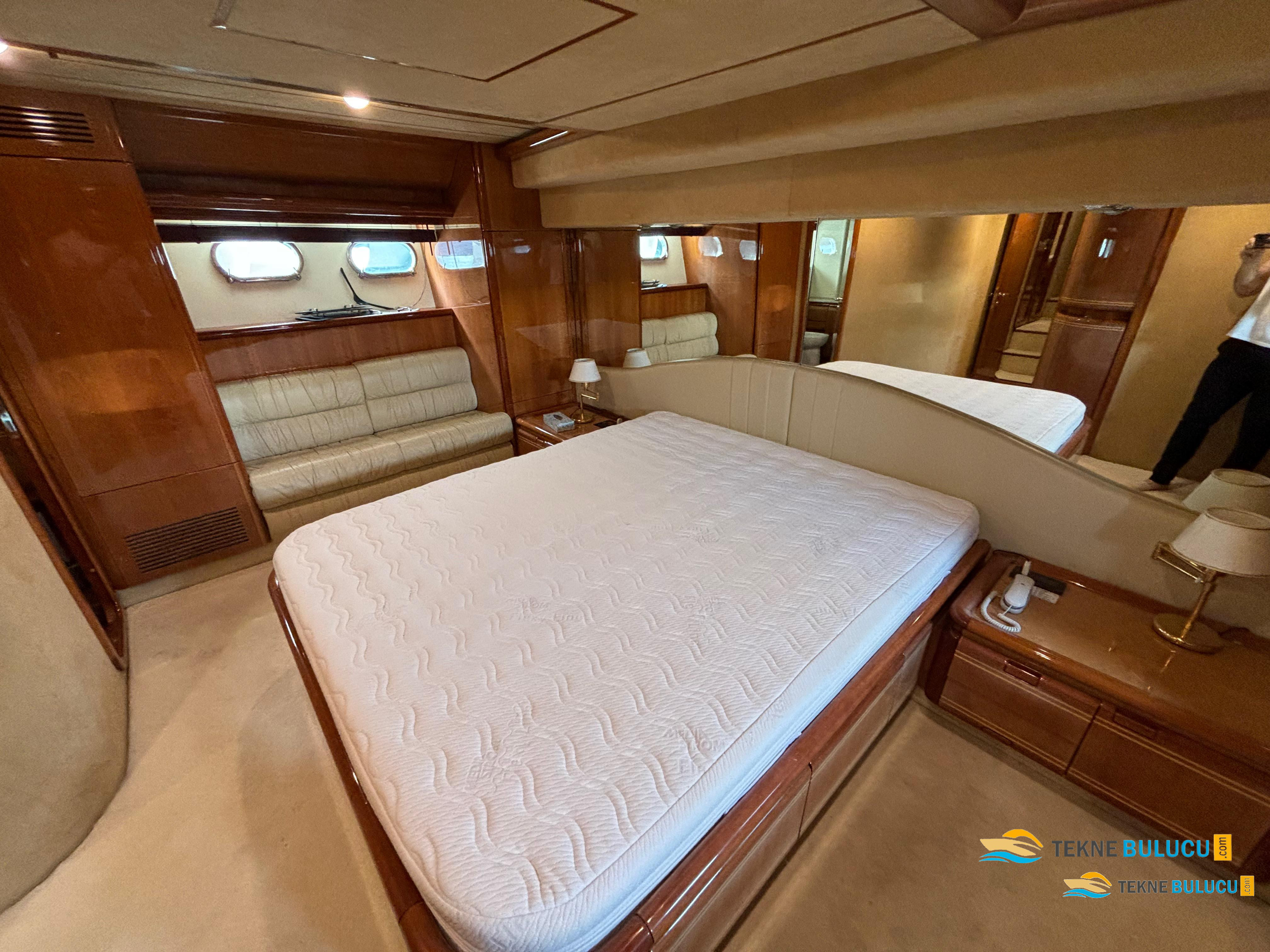 Ferretti 80 RPH 2001 iç mekan 1