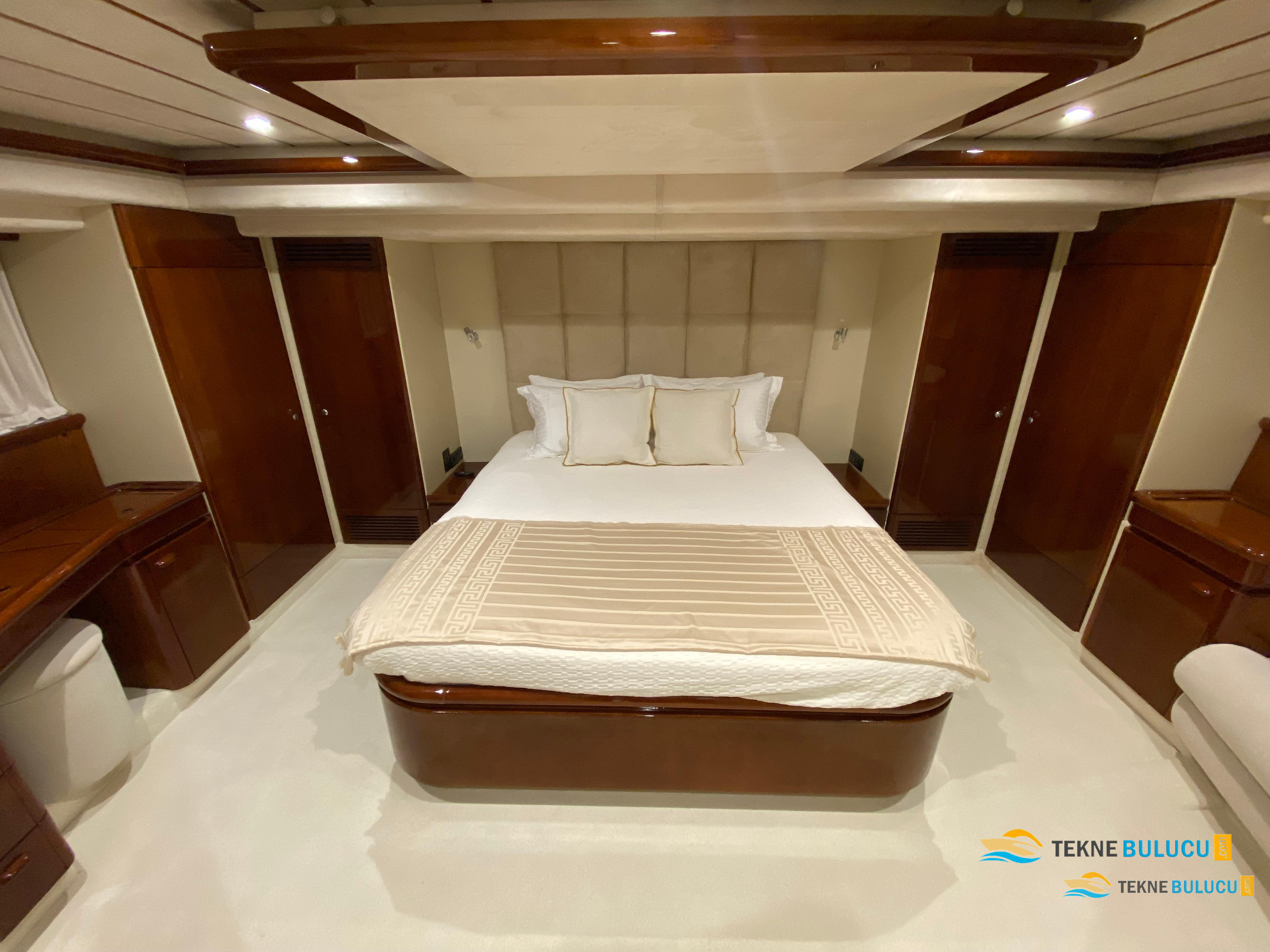Ferretti 72 1999 iç mekan 3