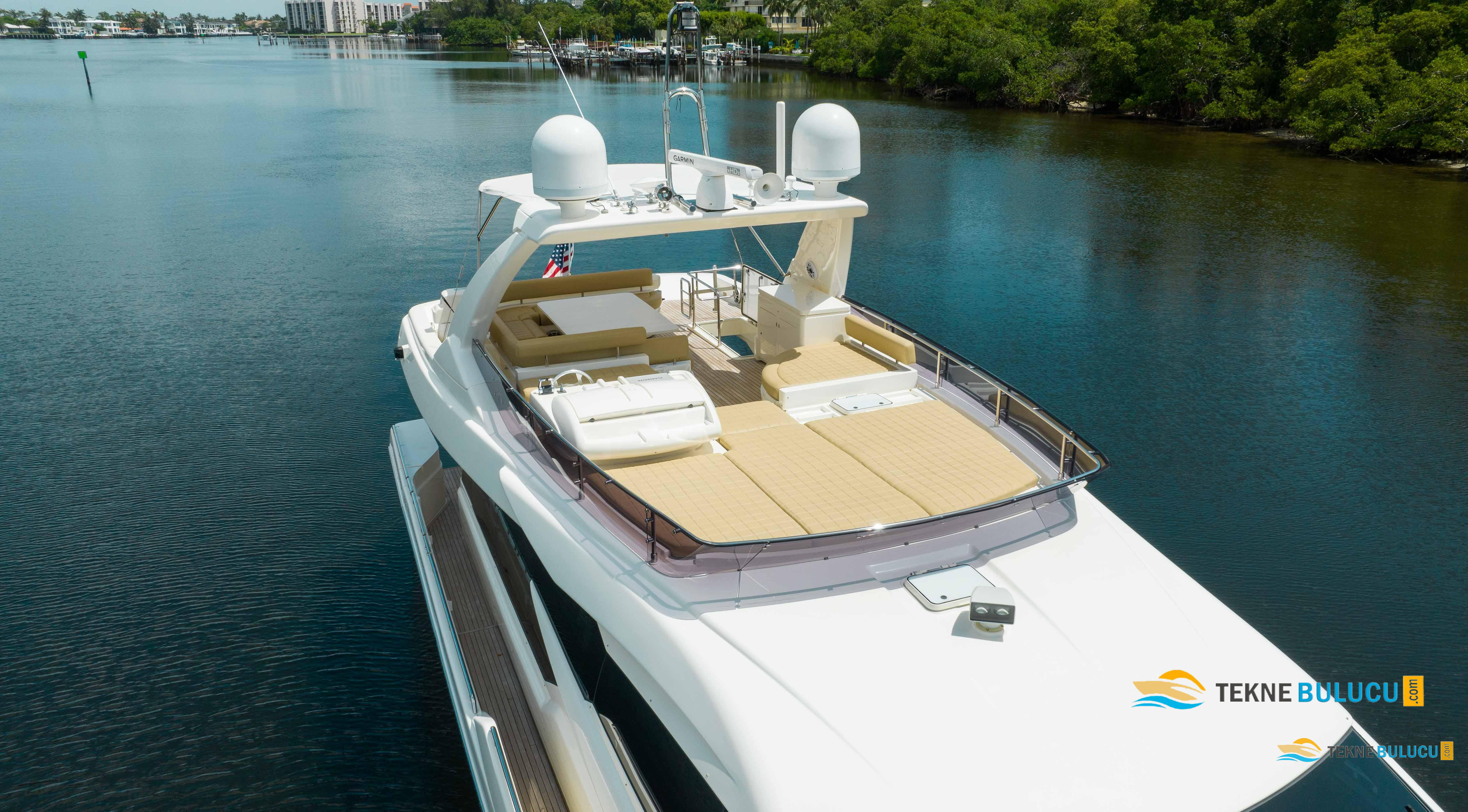 Ferretti 72 2000 iç mekan 1