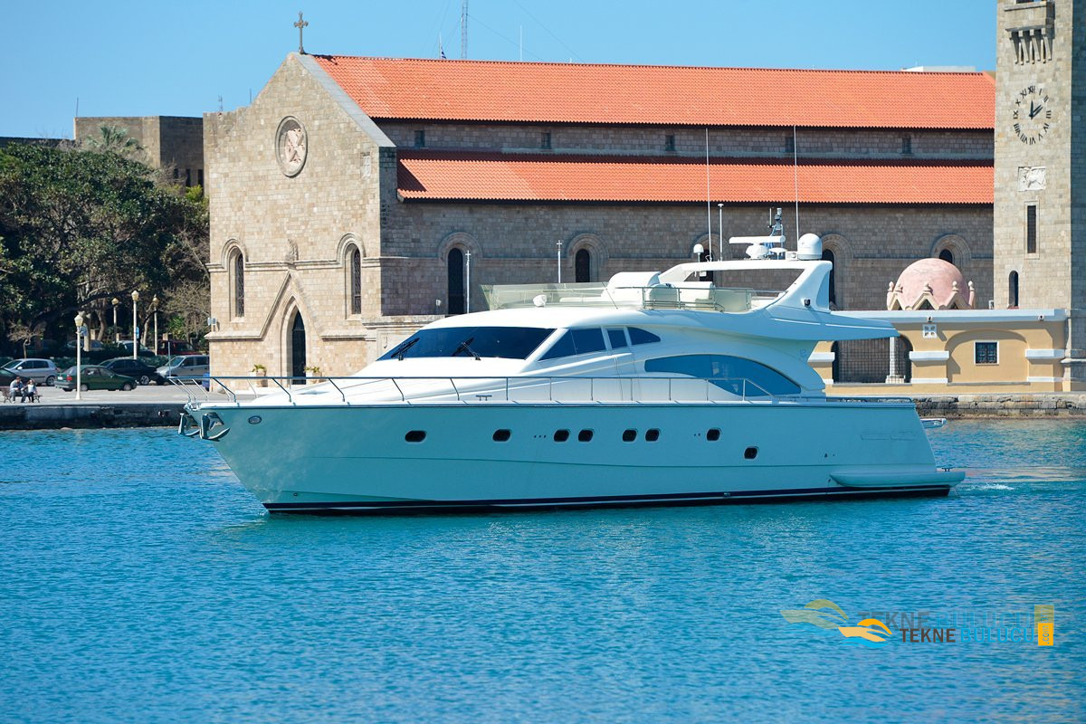 Ferretti 68 2002 iç mekan 1