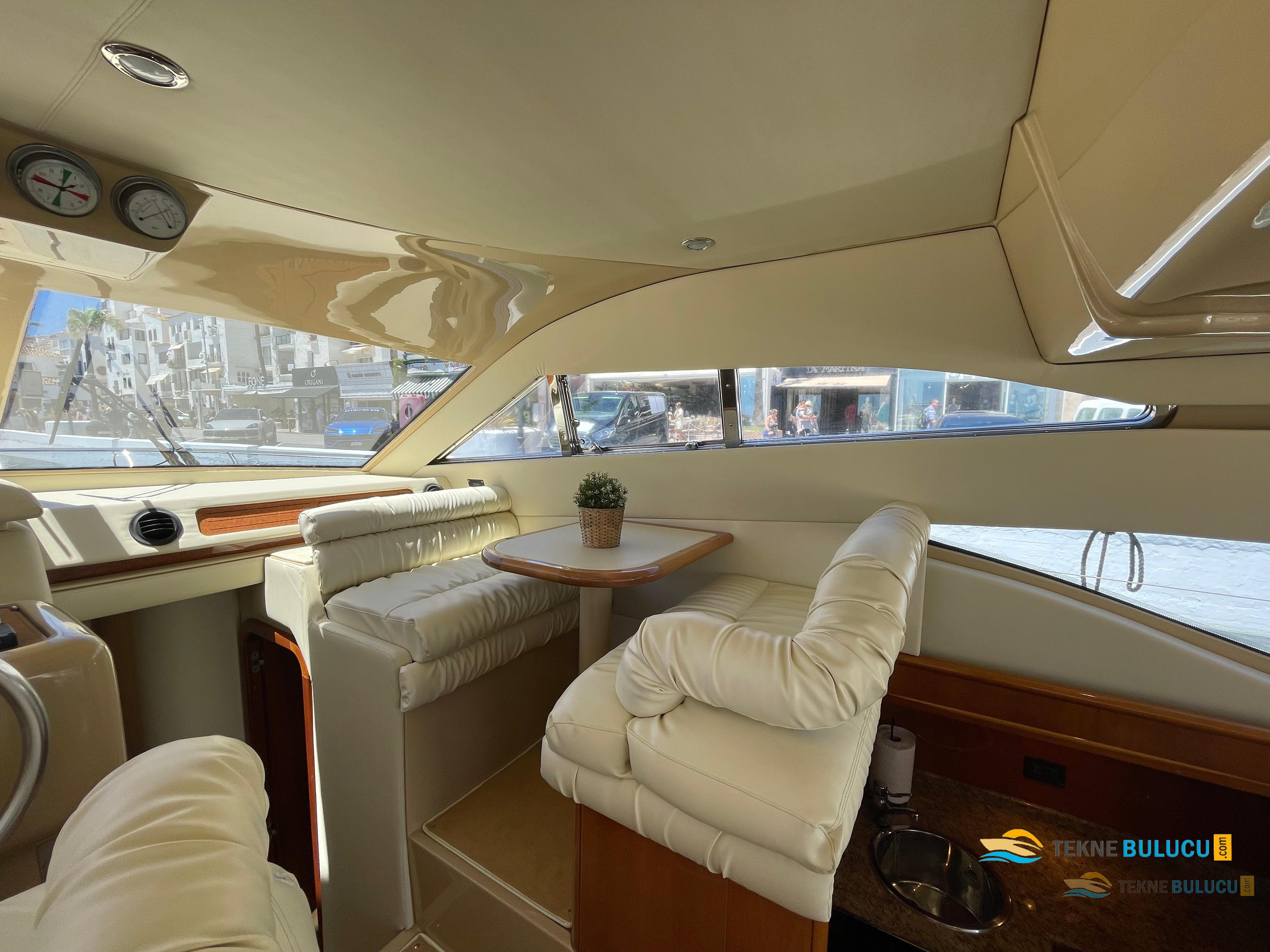 Ferretti 430 2002 iç mekan 1