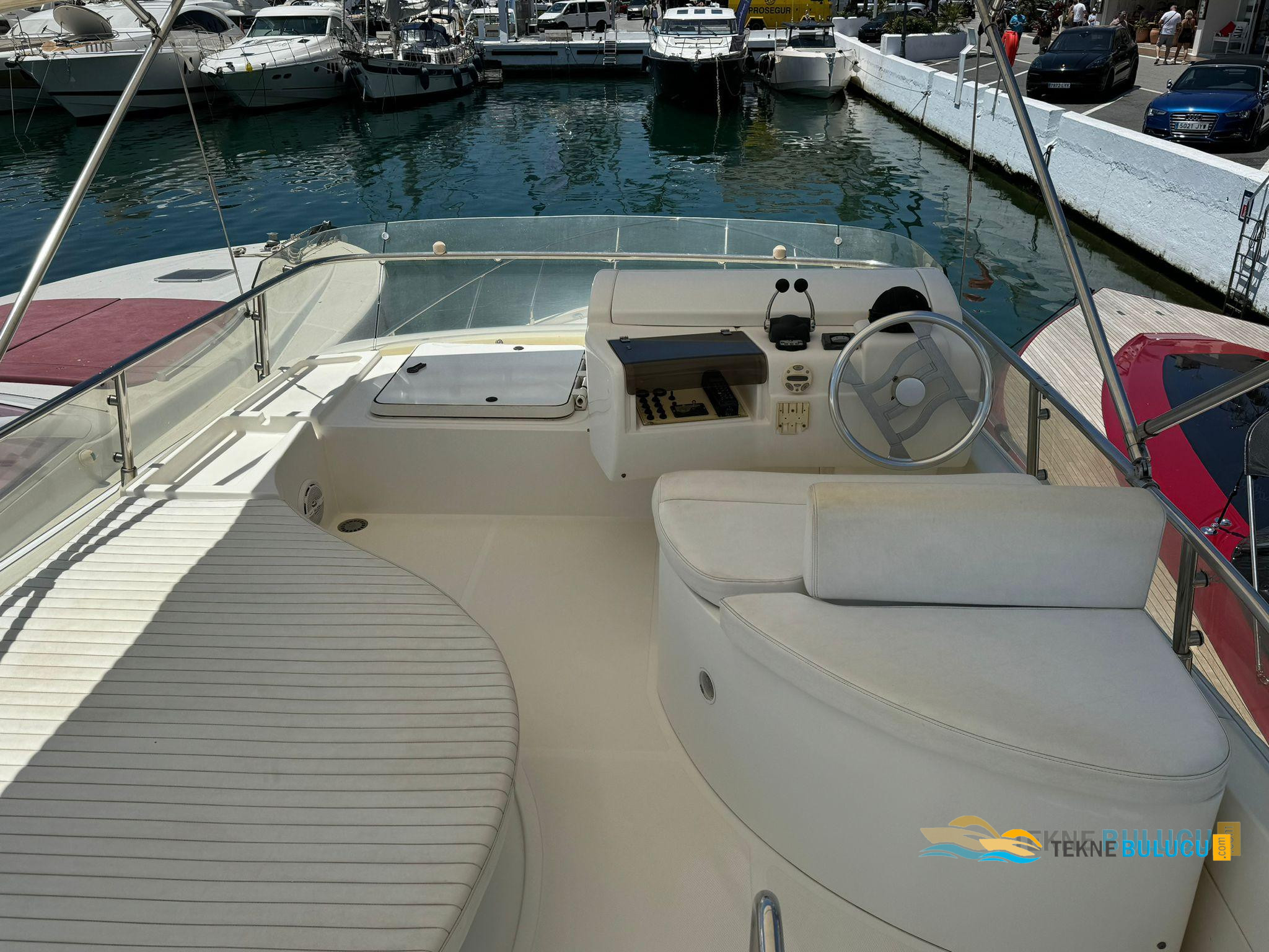 Ferretti 430 2002 iç mekan 3