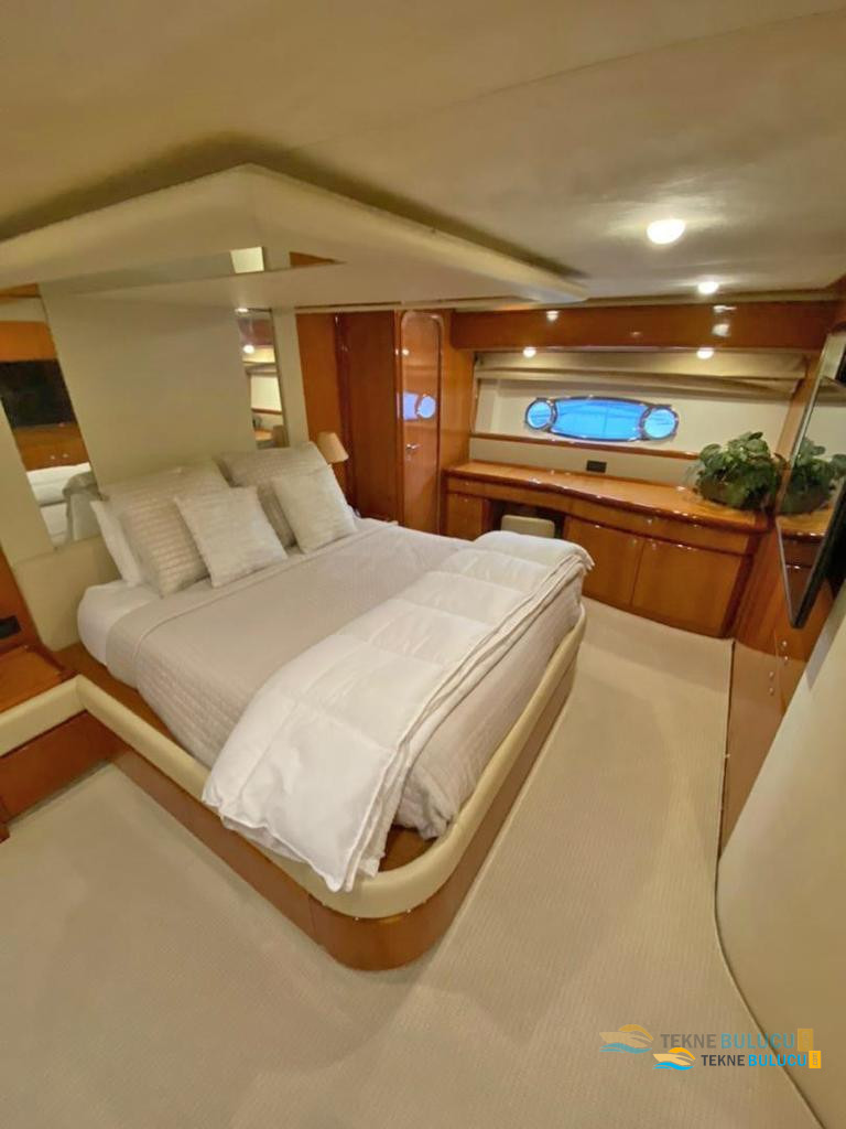 Ferretti 76 2001 iç mekan 2