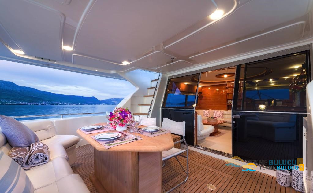 Ferretti 730 2003 iç mekan 1