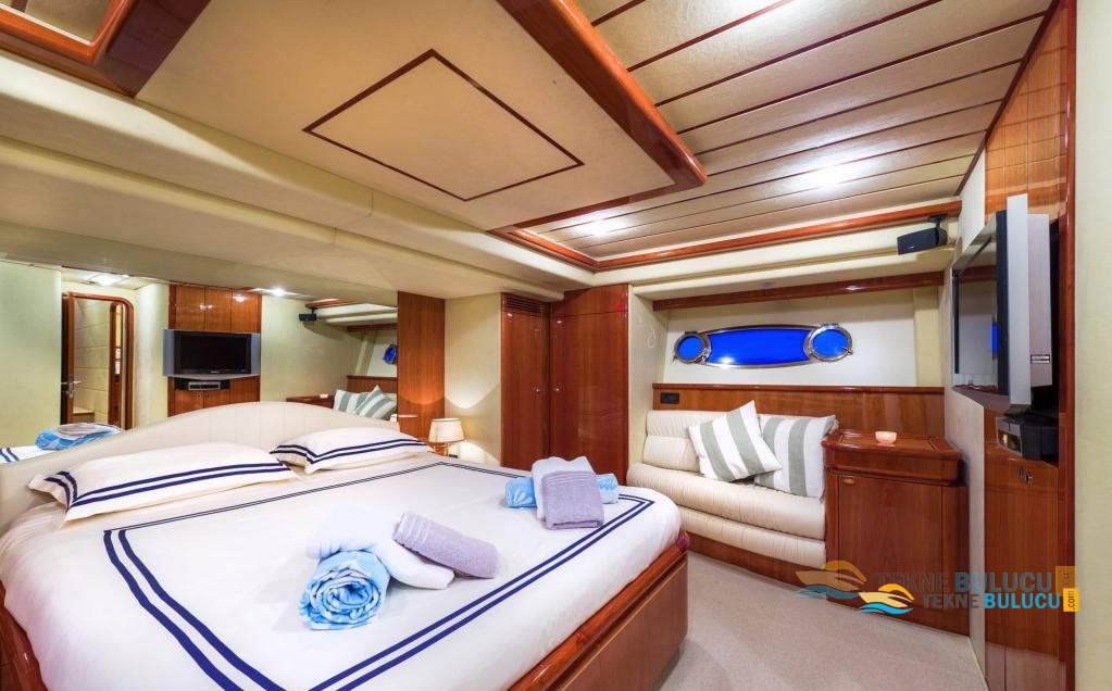 Ferretti 730 2004 iç mekan 1