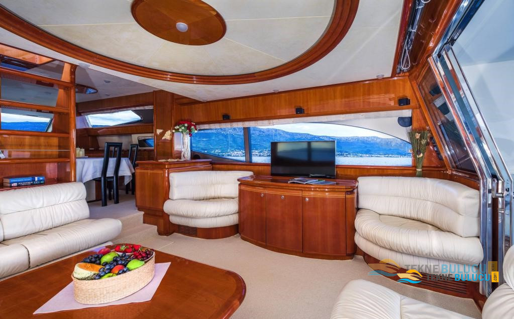 Ferretti 730 2004 iç mekan 2