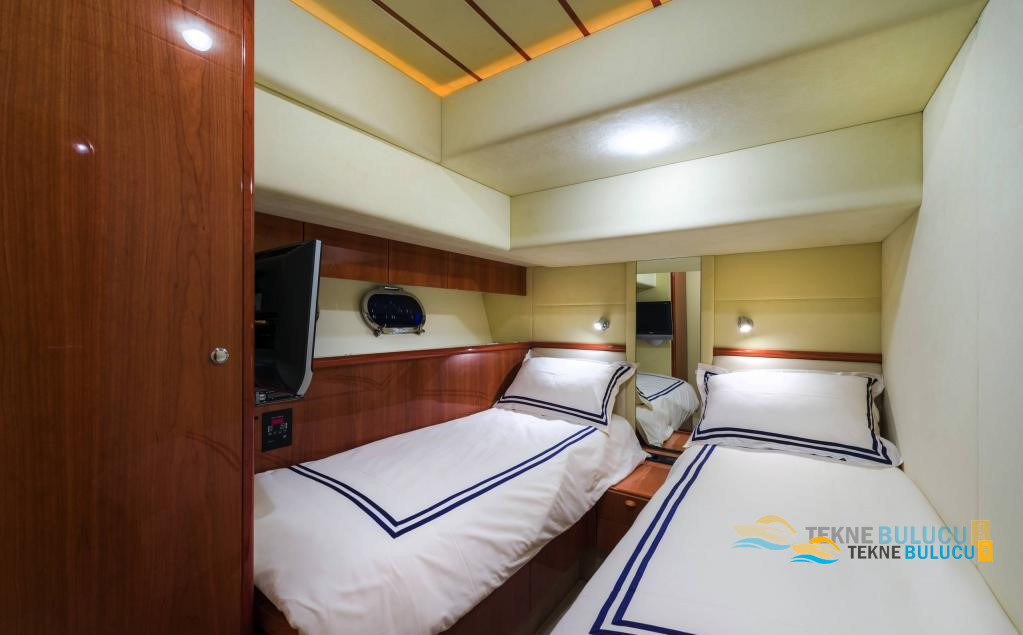 Ferretti 730 2004 iç mekan 3