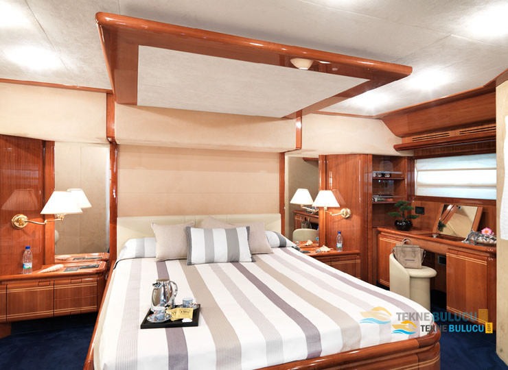 Ferretti 810 2002 iç mekan 3