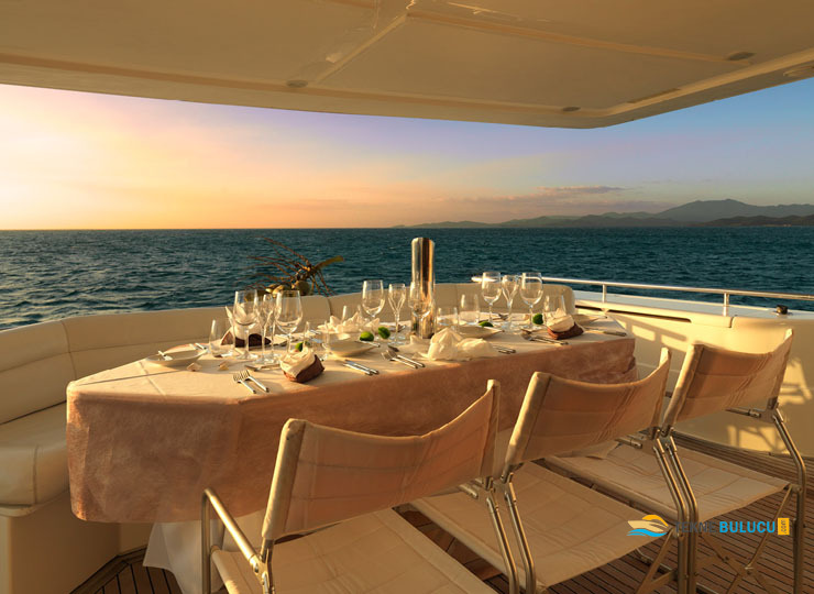 Ferretti 810 2003 iç mekan 1