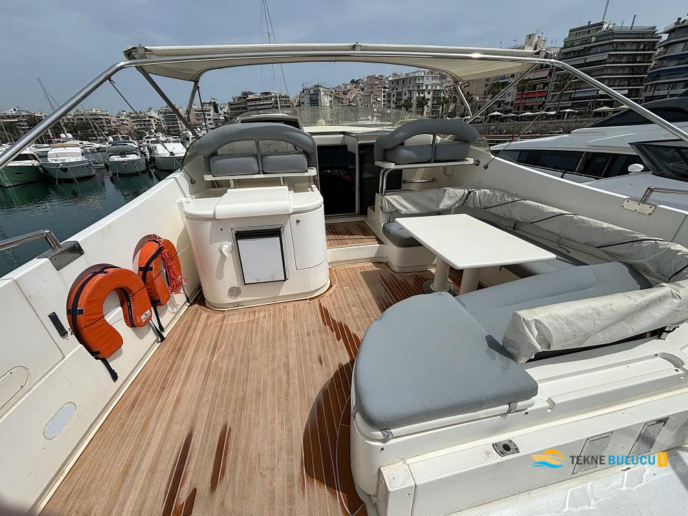 Ferretti 810 RPH 2003 iç mekan 1