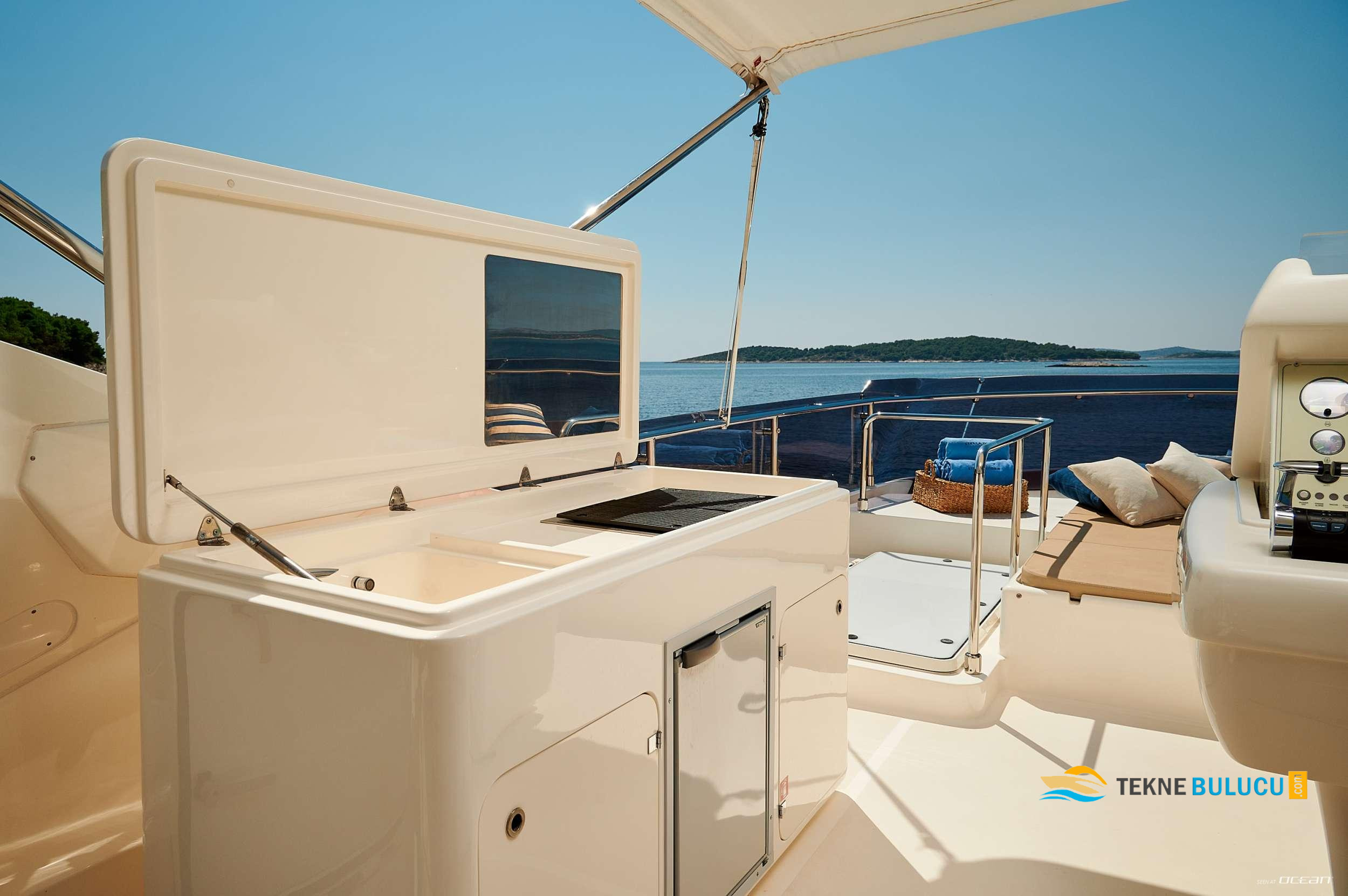 Ferretti 731 2009 iç mekan 2