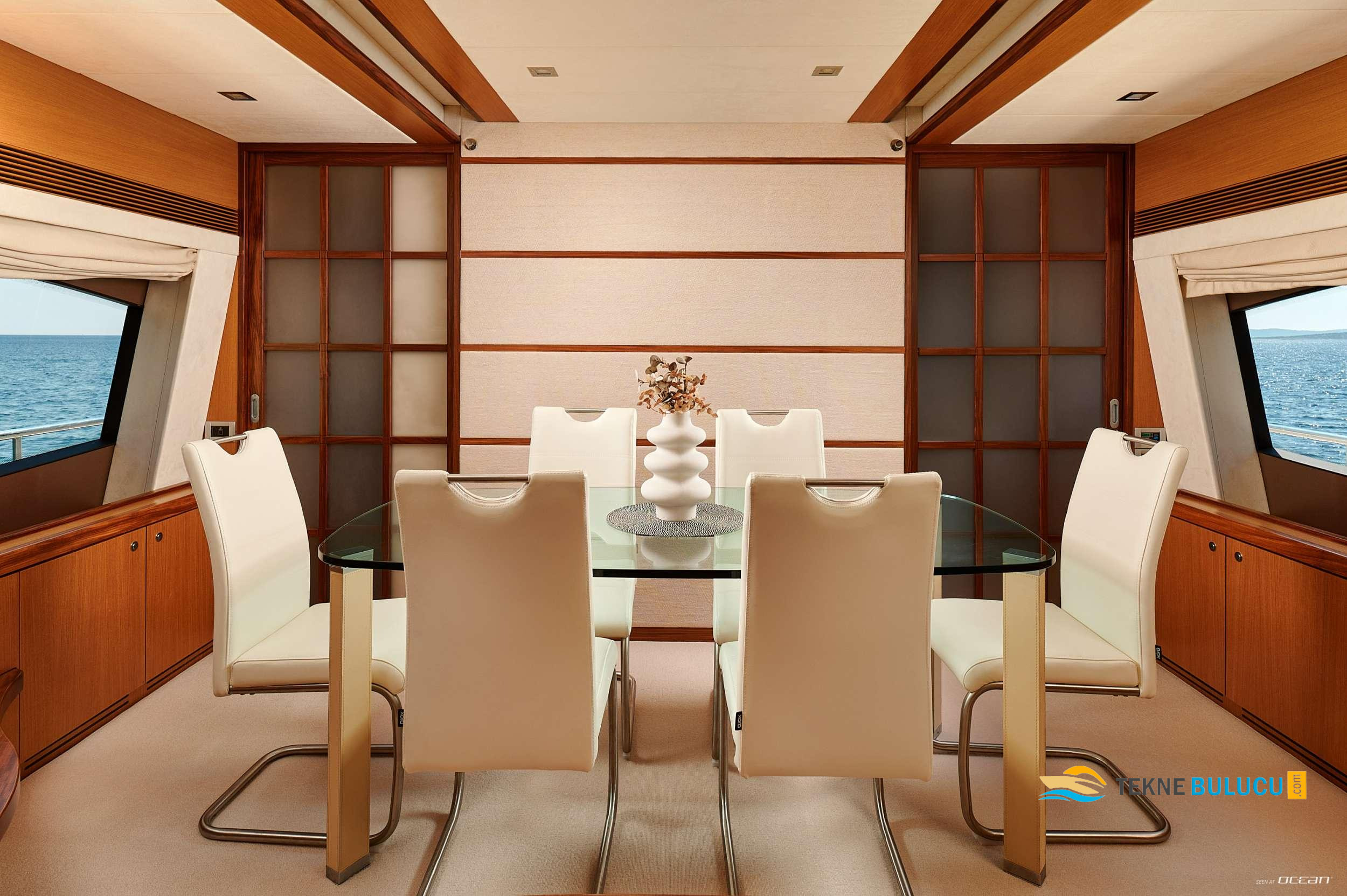 Ferretti 731 2009 iç mekan 3