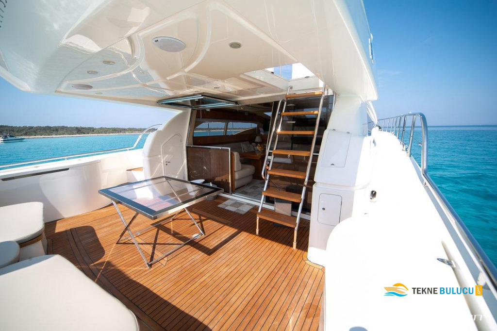 Ferretti 590 2004 iç mekan 3