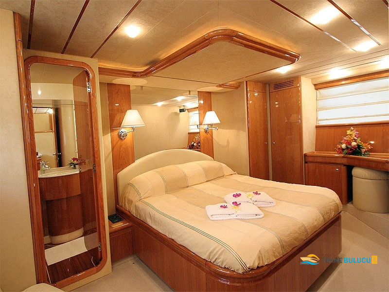 Ferretti 680 2003 iç mekan 1