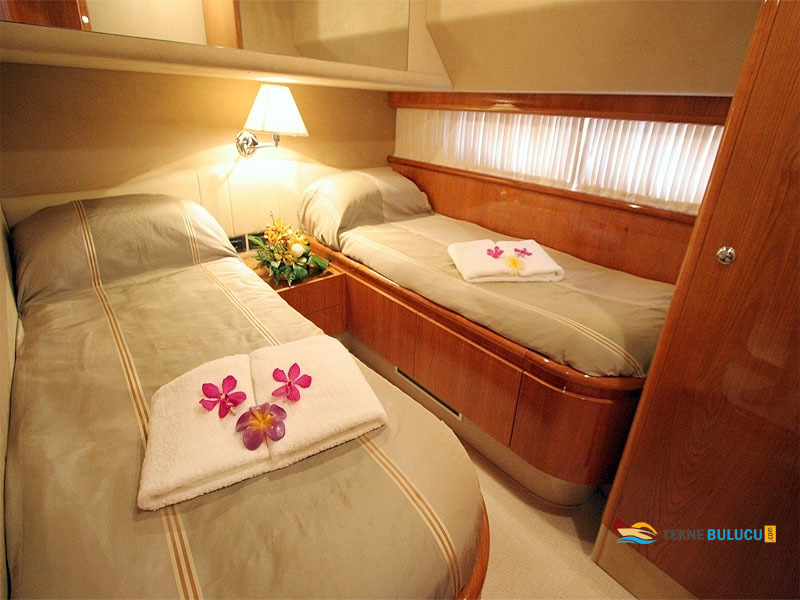 Ferretti 680 2003 iç mekan 2