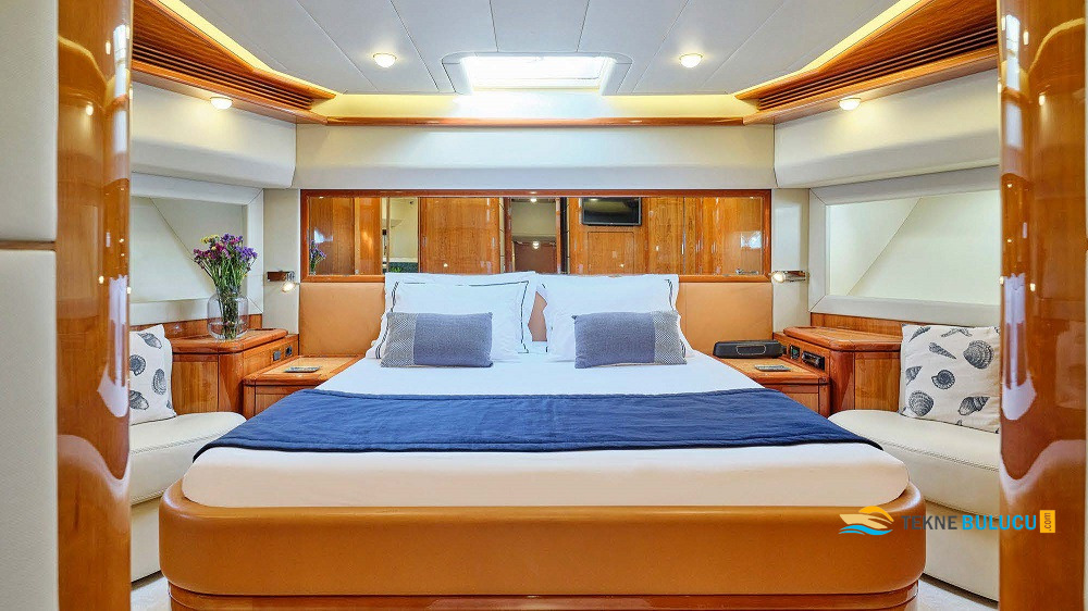 Ferretti 880 2003 iç mekan 1