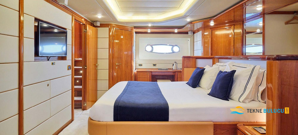 Ferretti 880 2004 iç mekan 3