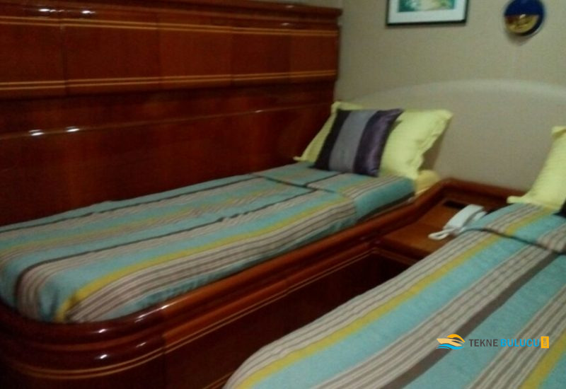 Ferretti 880 2005 iç mekan 2