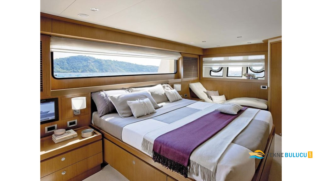 Ferretti Altura 690 2007 iç mekan 1