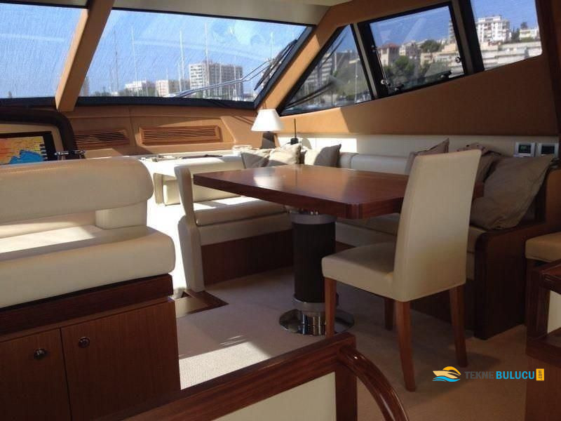 Ferretti Altura 690 2007 iç mekan 2