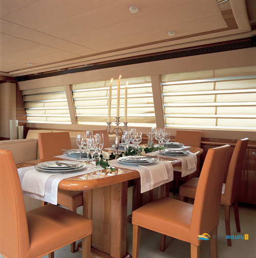 Ferretti 830 2005 iç mekan 2
