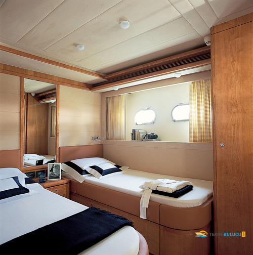 Ferretti 830 2008 iç mekan 3
