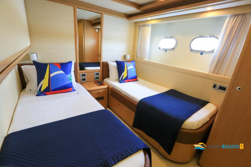 Ferretti 830 2010 iç mekan 1