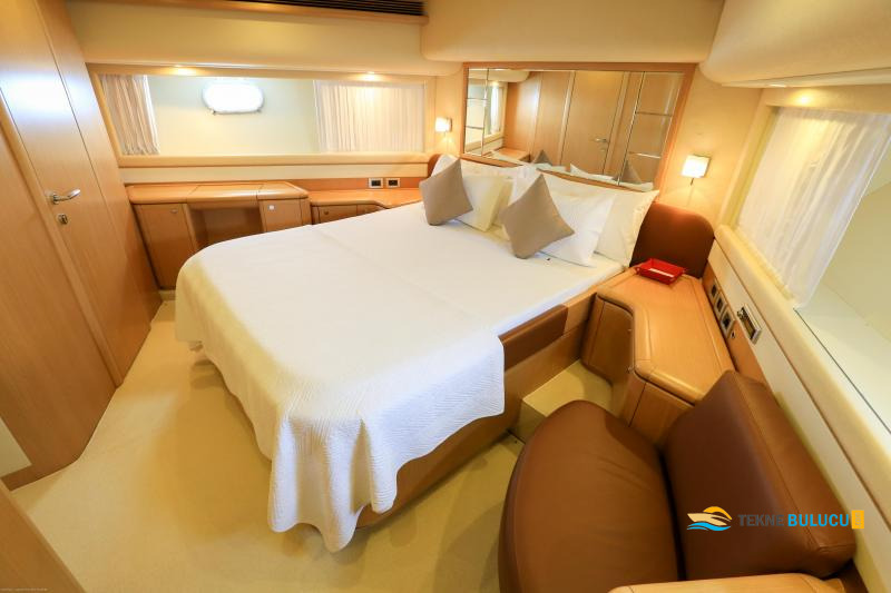 Ferretti 830 2010 iç mekan 2