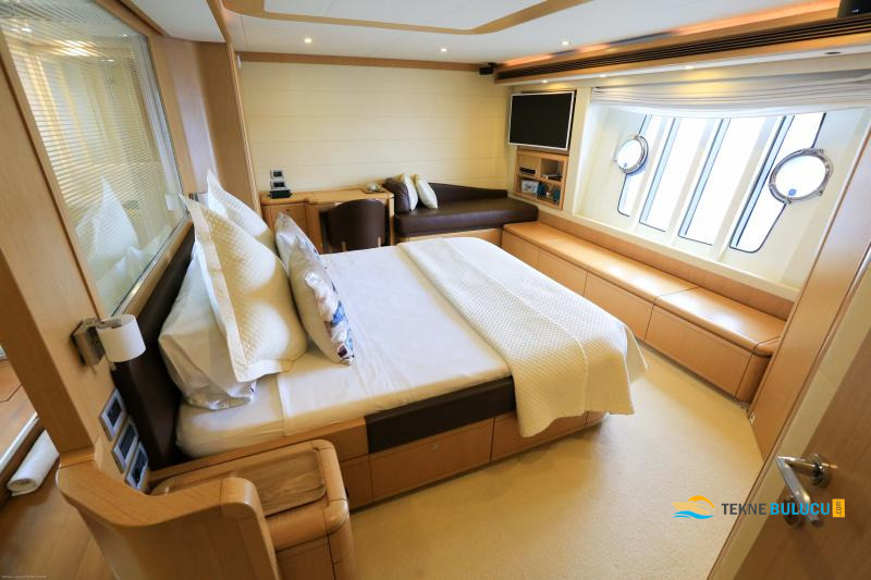 Ferretti 830 2011 iç mekan 3