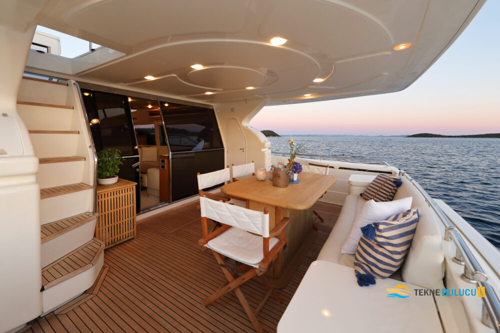 Ferretti 681 2006 iç mekan 1