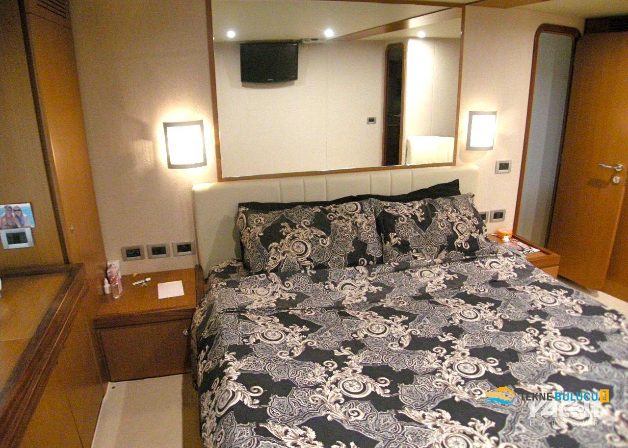 Ferretti 681 2008 iç mekan 2