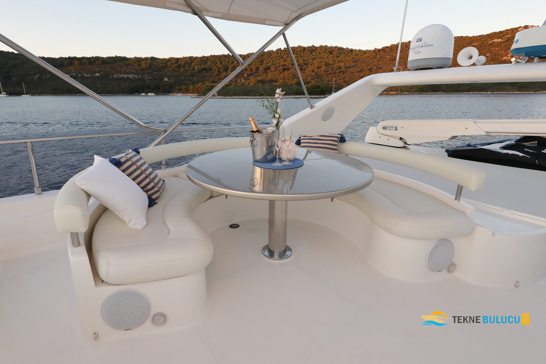 Ferretti 681 2009 iç mekan 1
