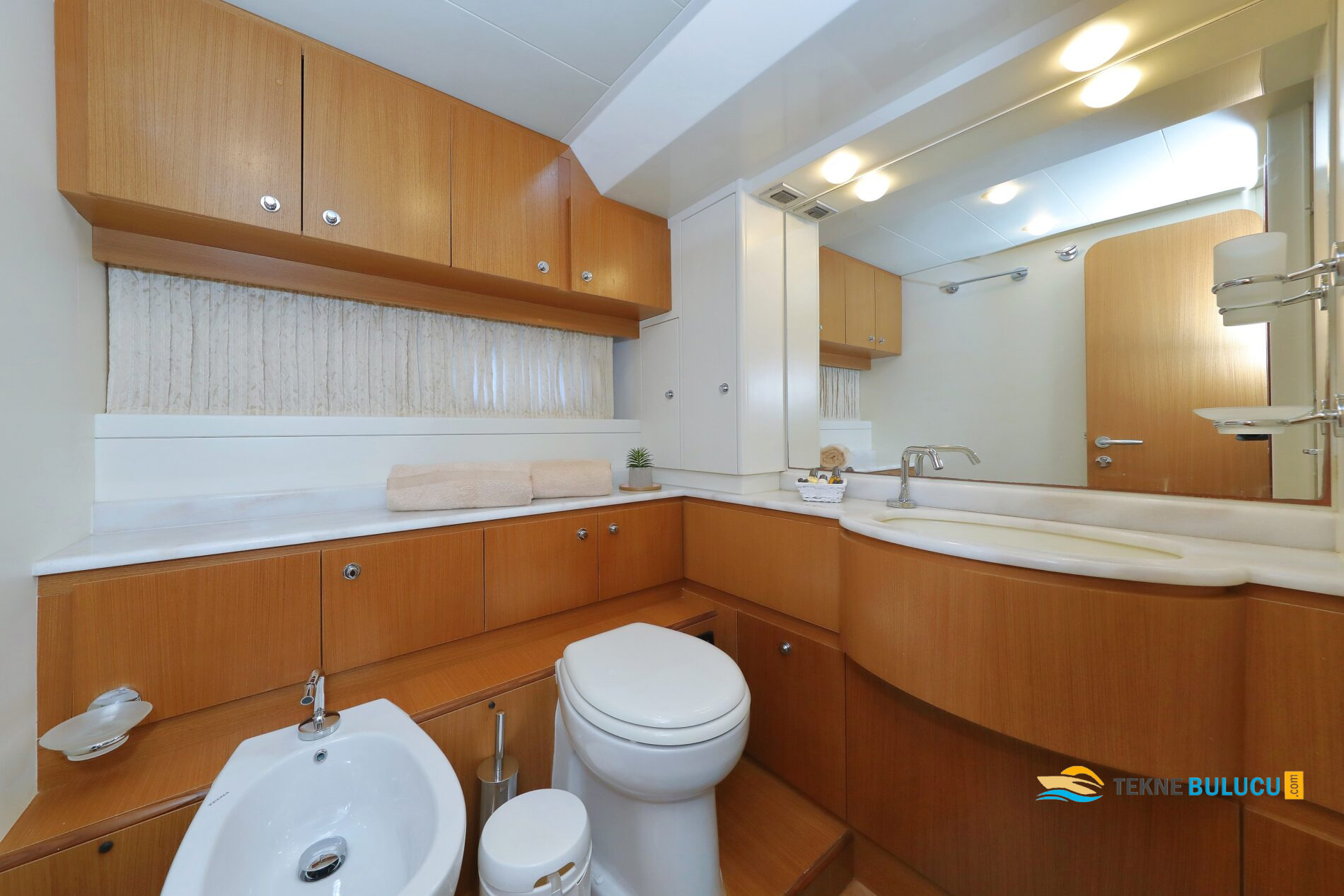 Ferretti 681 2009 iç mekan 3