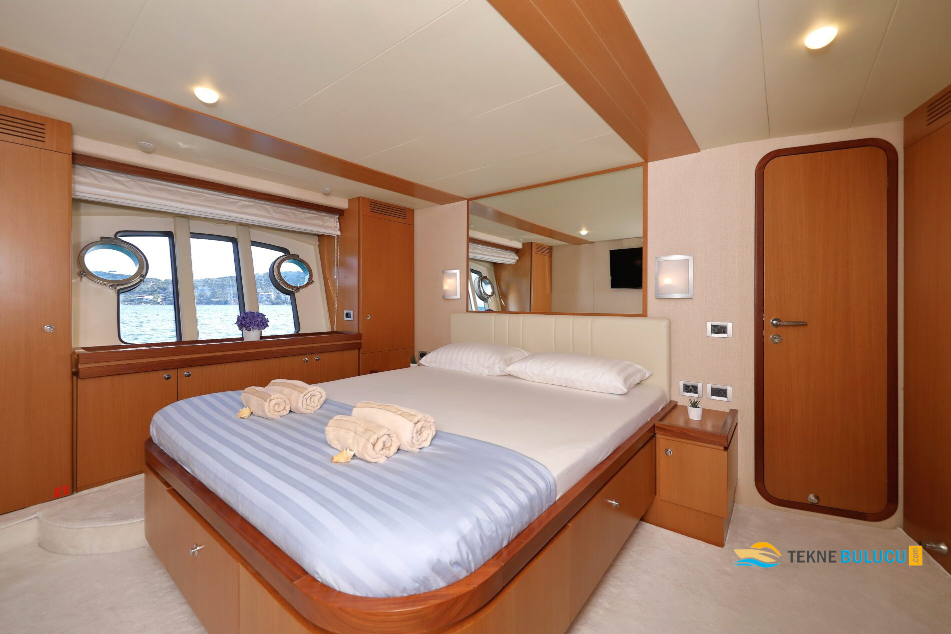 Ferretti 681 2011 iç mekan 3