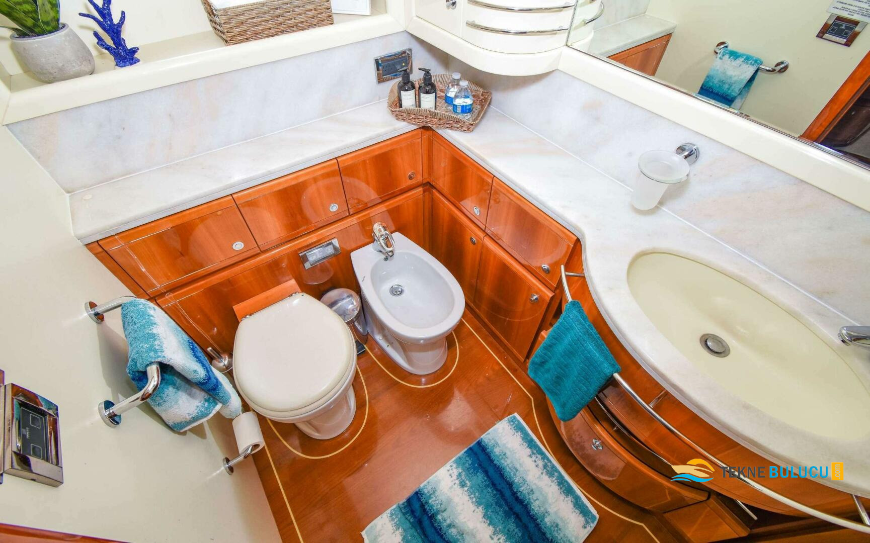 Ferretti 881 2006 iç mekan 1