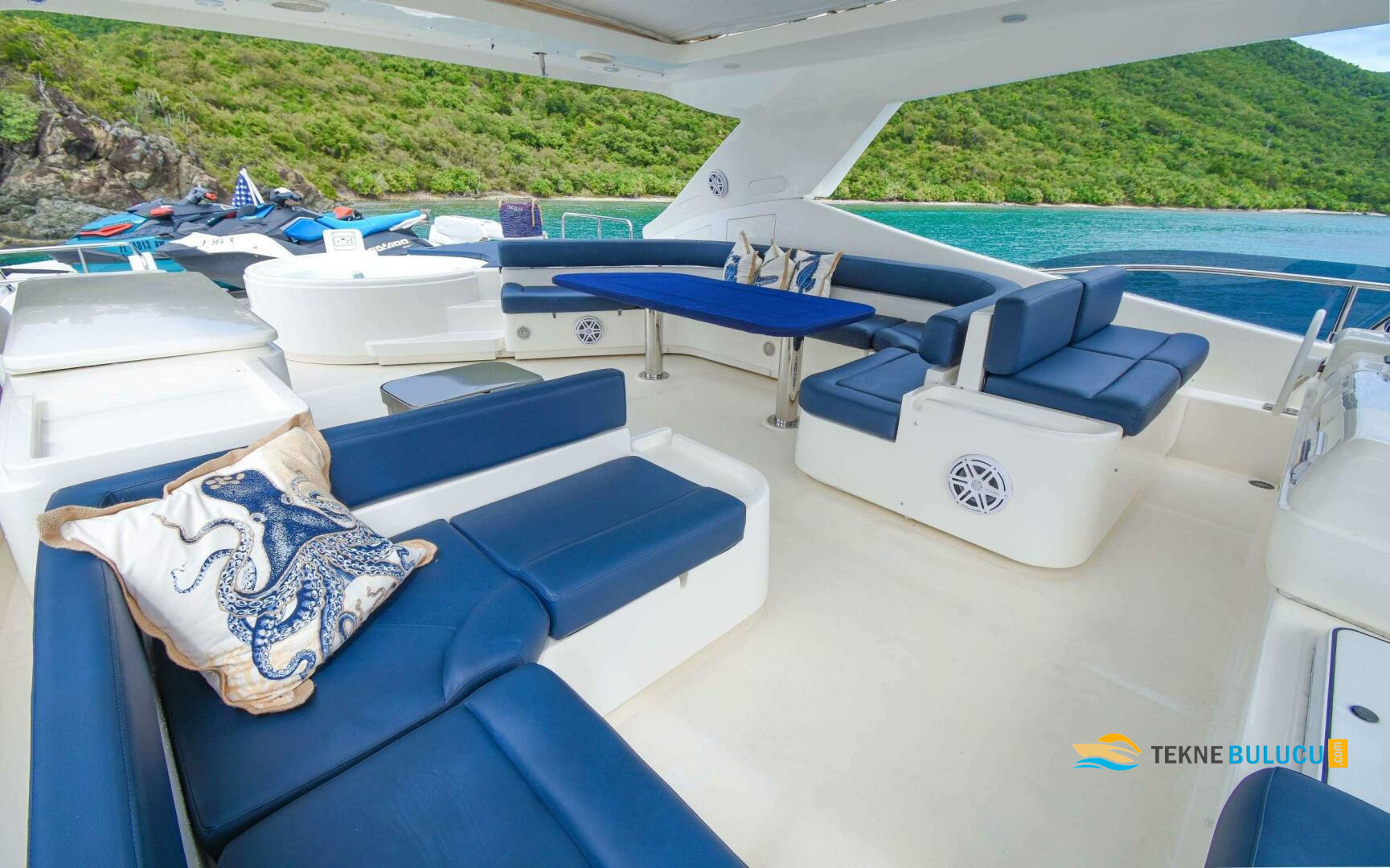 Ferretti 881 2011 iç mekan 3