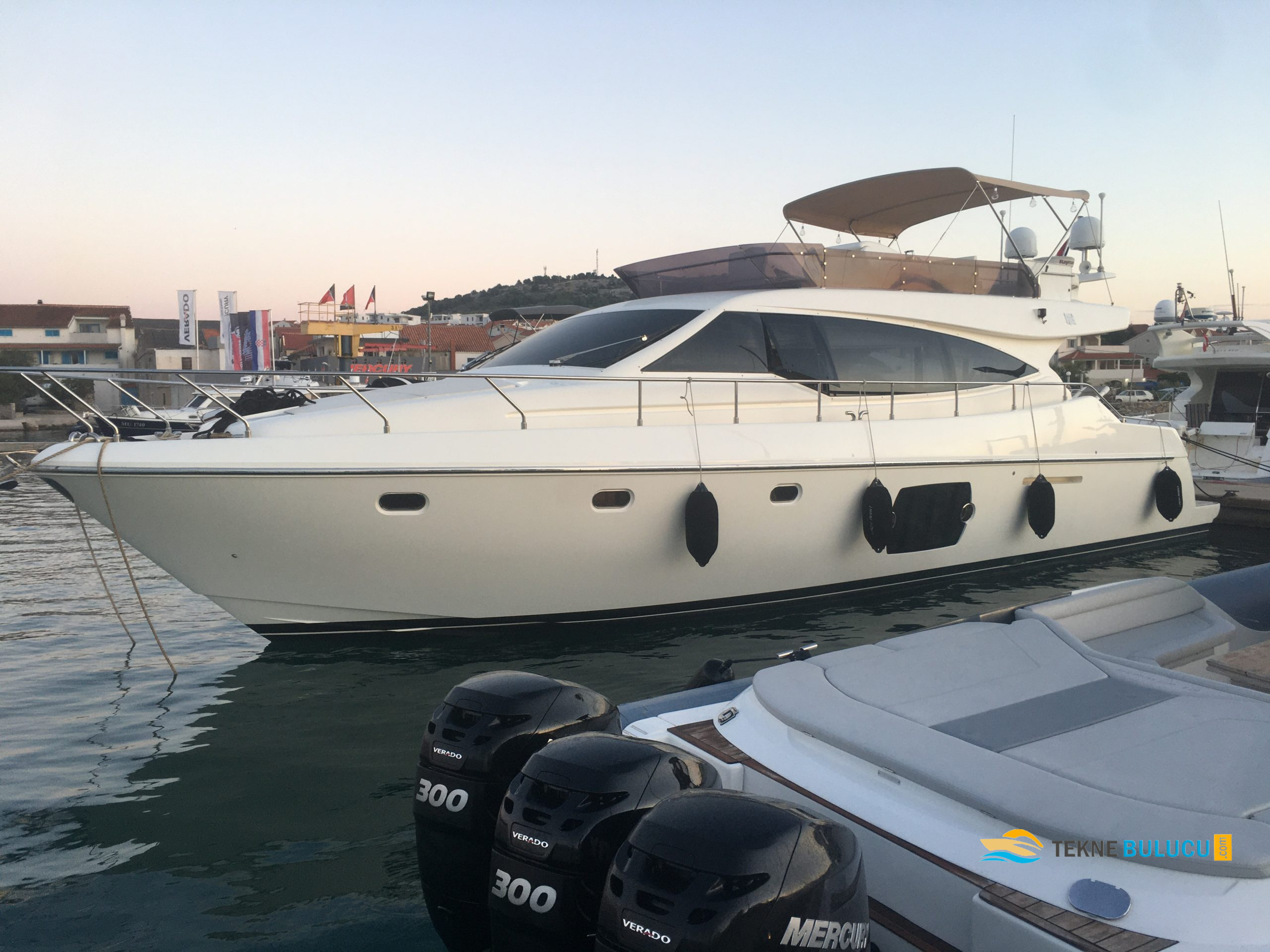 Ferretti 510 / 530 2011 iç mekan 2