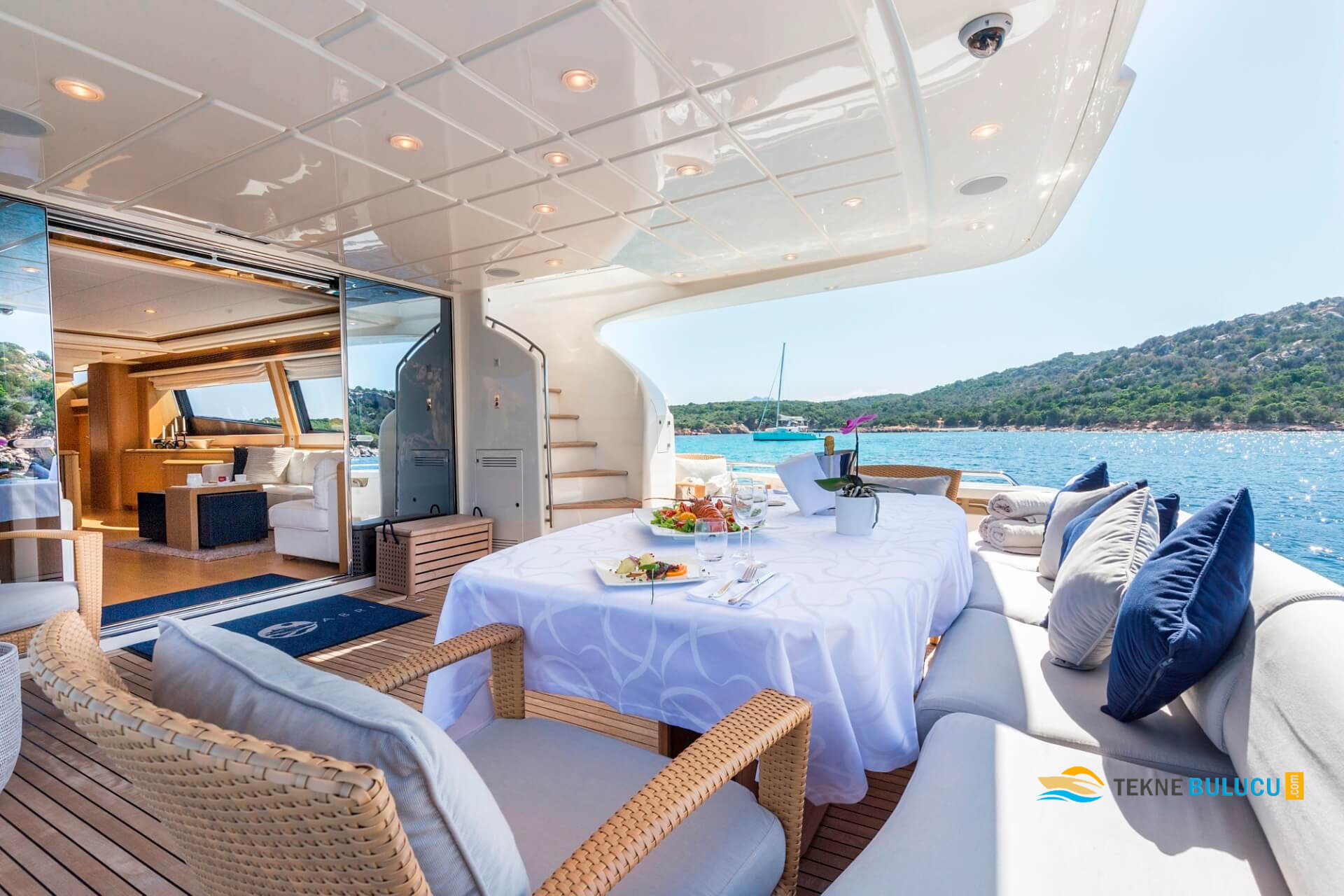 Ferretti 881 RPH 2007 iç mekan 2