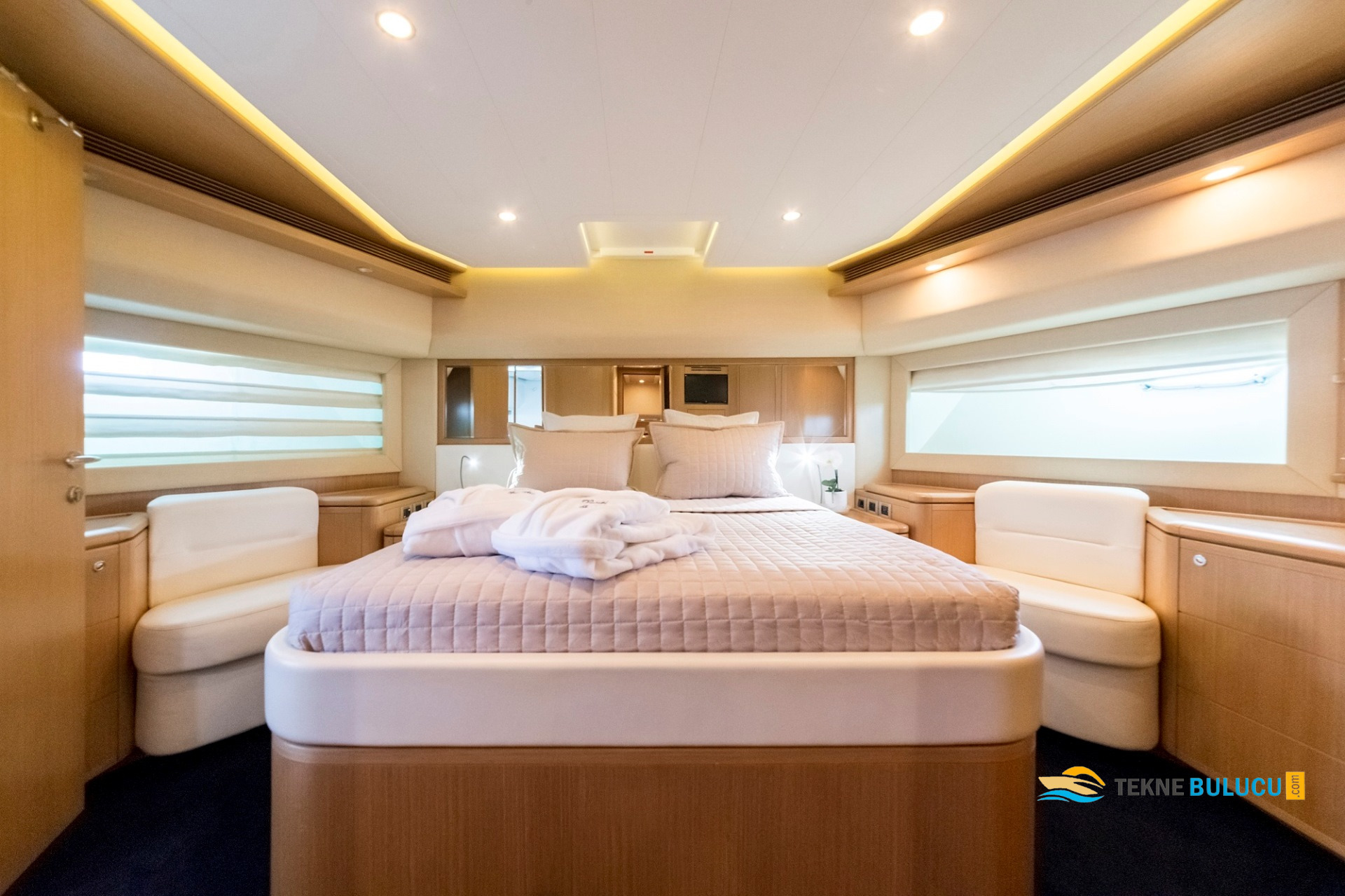 Ferretti 881 RPH 2008 iç mekan 3
