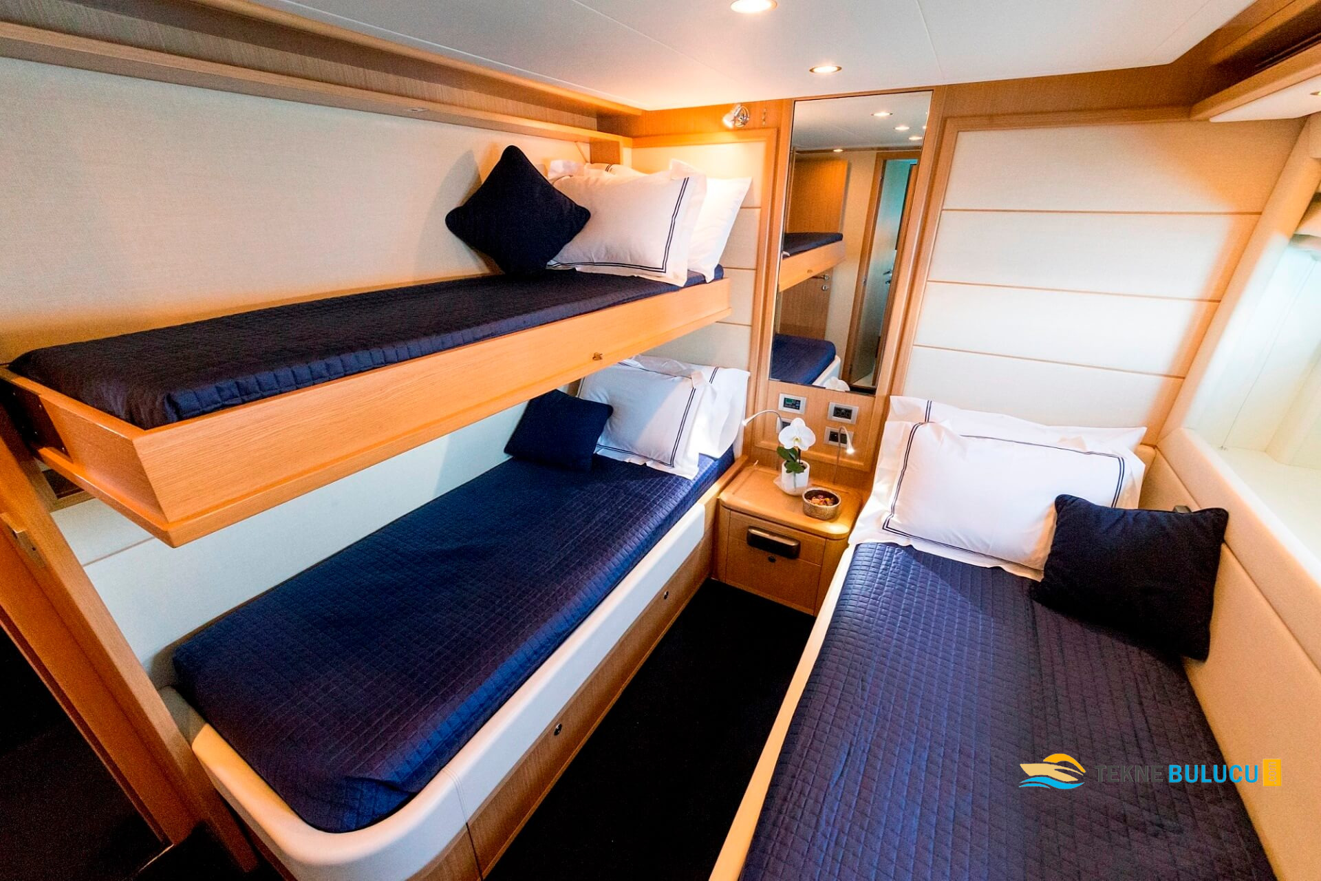 Ferretti 881 RPH 2012 iç mekan 1