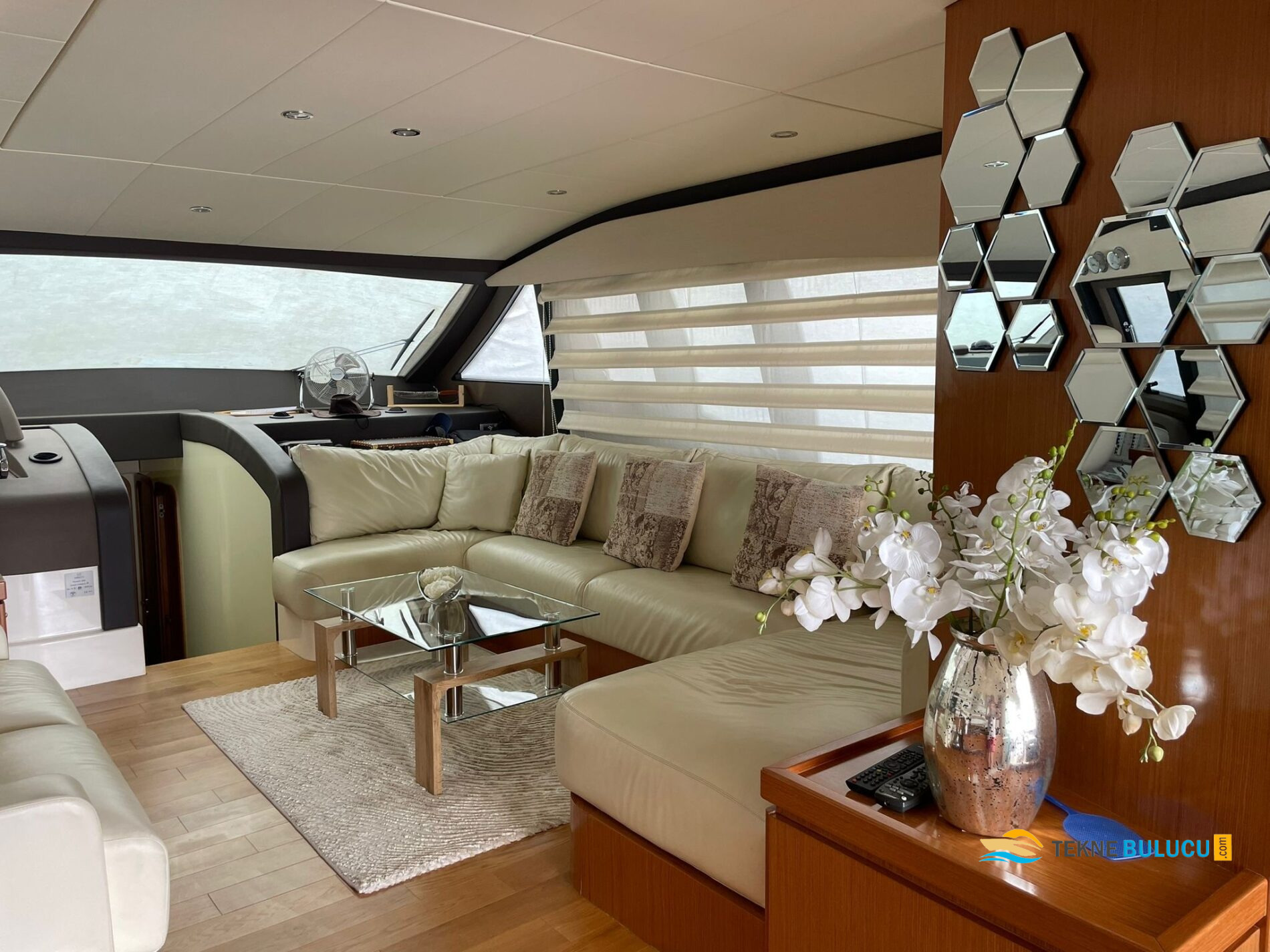 Ferretti 592 2009 iç mekan 1