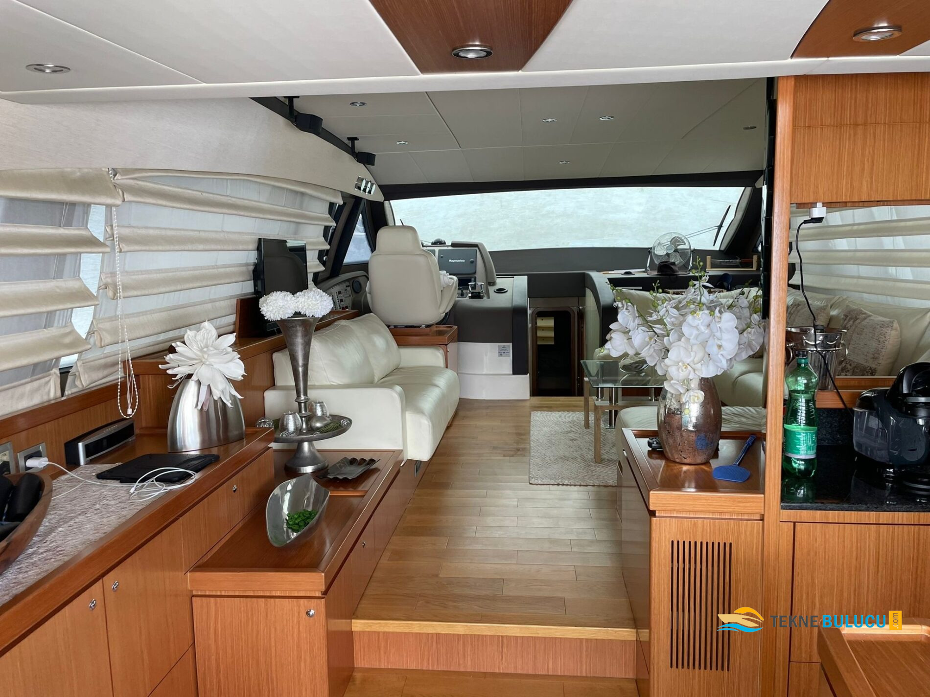 Ferretti 592 2009 iç mekan 2